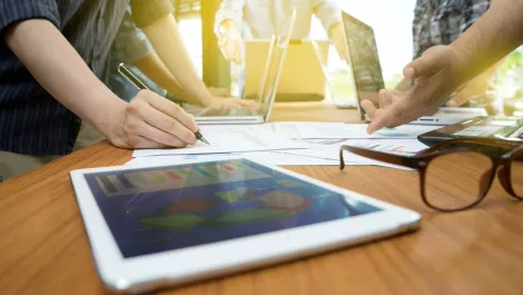 Win 10 detachables, commercial providing relief in ailing market